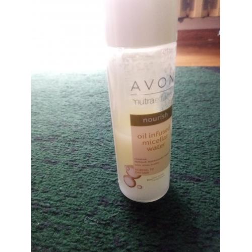 Avon True, Nutra Effects, Nourish Oil-Infused Micellar Water (Płyn micelarny z olejkiem) - opinie | zdjęcie do recenzji od Wiola435
