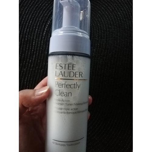 Estee Lauder Perfectly Clean Triple-Action Cleanser/Toner/Makeup Remover (Pianka 3w1 do demakijażu skóry) - opinie | zdjęcie do recenzji od Ivonek38