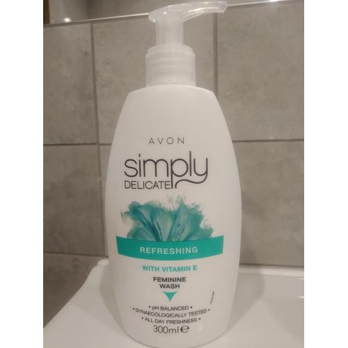 Avon Simply Delicate, Refreshing Feminine Wash with Vitamin E (Odświeżający płyn do higieny intymnej z witaminą E) - opinie | zdjęcie do recenzji od Gogo145 - 1