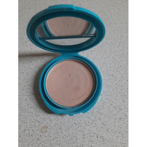Miss Sporty So Clear, Anti - Spot Pressed Powder (Antybakteryjny puder prasowany (nowa wersja)) - opinie | zdjęcie do recenzji od Smerfeta83 - 2