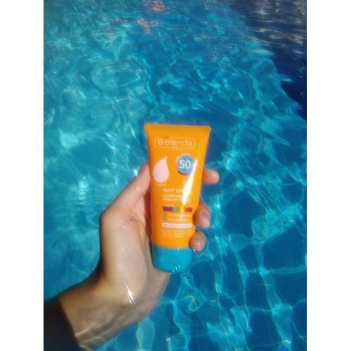 Bielenda Bikini, Udoskonalający krem do twarzy do cery suchej/wrażliwej SPF 50 `Matt look` - opinie | zdjęcie do recenzji od Gogo145 - 1