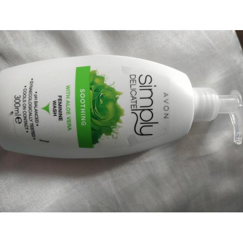 Avon Simply Delicate, Soothing Feminine Wash with Aloe Vera (Kojący płyn do higieny intymnej z wyciągiem z aloesu) - opinie | zdjęcie do recenzji od Paula9595p - 1