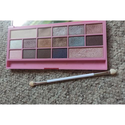 I Heart Revolution Pink Fizz Shadow Palette (Paleta 16 cieni do powiek) - opinie | zdjęcie do recenzji od Wikciaa2307 - 2