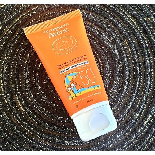 Eau Thermale Avène Solaire, Lait Enfant Tres Haute Protection SPF 50+ (Mleczko dla dzieci z bardzo wysoką ochroną przeciwsłoneczną SPF 50+) - opinie | zdjęcie do recenzji od Iwona_C