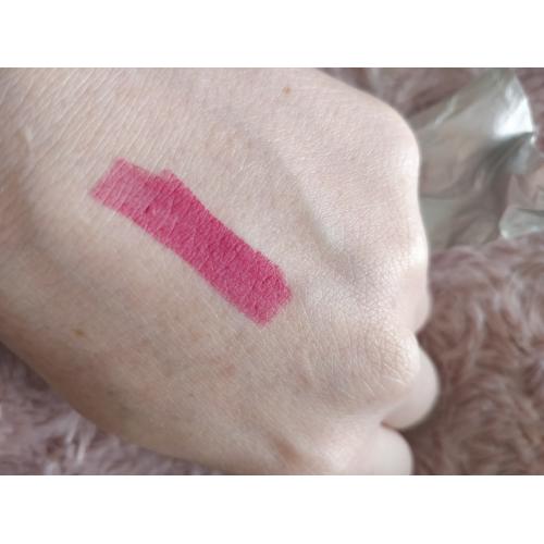 Avon True Colour, Perfectly Matte Lipstick (Matowa pomadka do ust) - opinie | zdjęcie do recenzji od Paula9595p