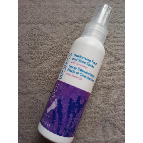 Avon Foot Works, Deodorising Foot and Shoe Spray with Lavender (Lawendowy spray do stóp i obuwia z ochroną przeciwzapachową) - opinie | zdjęcie do recenzji od ciasteczkowapanna