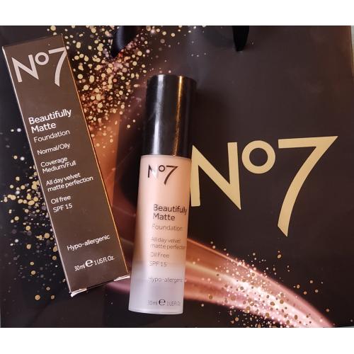 No7 Beautifully Matte Foundation (Podkład matujący do twarzy) - opinie | zdjęcie do recenzji od niulaanula
