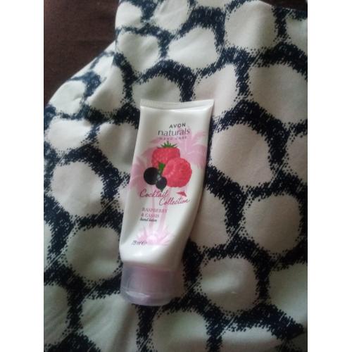 Avon Naturals, Cocktail Collection, Raspberry & Cassis [Wild Berries Shake] Hand Lotion (Krem do rąk `Malina i czarna porzeczka`) - opinie | zdjęcie do recenzji od Wiola435