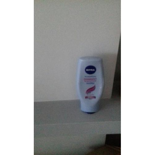 Nivea Diamond Gloss Care, Odżywka do włosów (nowa wersja) - opinie | zdjęcie do recenzji od Wikikatalex