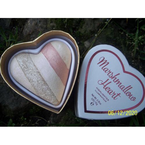 I Heart Revolution Marshmallow Heart Highlighter (Rozświetlacz do twarzy) - opinie | zdjęcie do recenzji od Smerfeta83 - 1