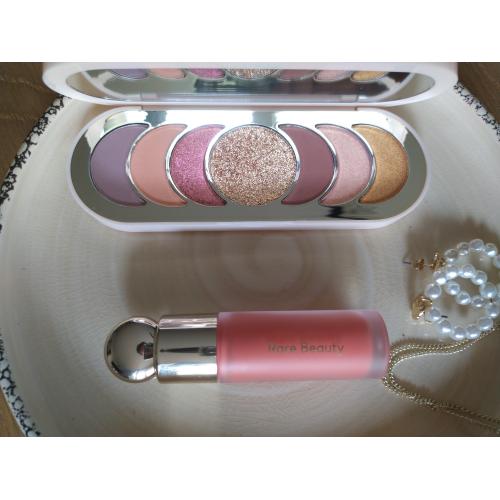 Rare Beauty Discovery Eyeshadow Palette True to Myself (Paleta cieni do powiek) - opinie | zdjęcie do recenzji od weroncia85 - 4