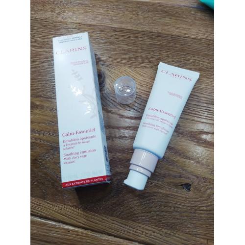 Clarins Calm-Essentiel, Soothing Emulsion (Emulsja łagodząca) - opinie | zdjęcie do recenzji od Rumcykiewicz