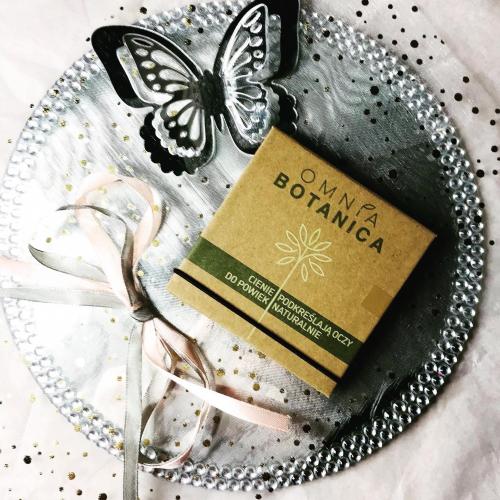 Omnia Botanica Paleta cieni do powiek quattro - opinie | zdjęcie do recenzji od ladybeatrycze - 3