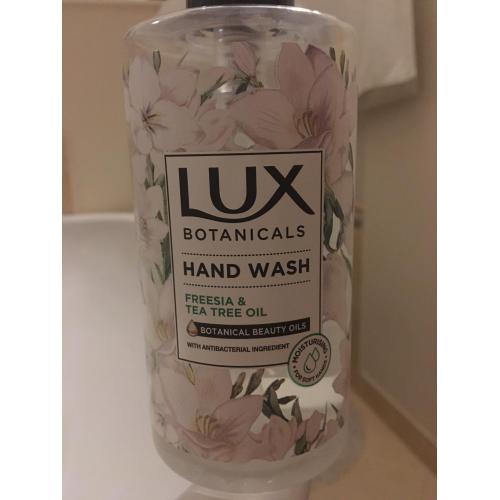 Lux Botanicals Freesia & Tea Tree Oil Hand Wash (Mydło w płynie) - opinie | zdjęcie do recenzji od blekit_nieba - 1