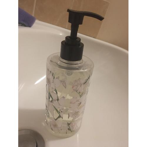 Lux Botanicals Freesia & Tea Tree Oil Hand Wash (Mydło w płynie) - opinie | zdjęcie do recenzji od blekit_nieba - 3