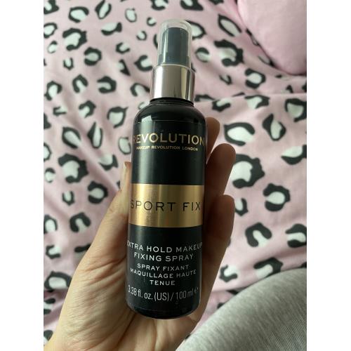 Revolution Beauty (Makeup Revolution) Sport Fix, Extra Hold Makeup Fixing Spray (Utrwalacz makijażu w sprayu) - opinie | zdjęcie do recenzji od julaa_94