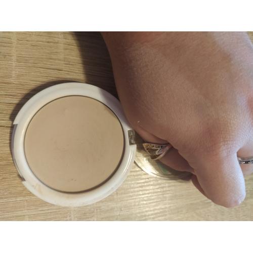 Eveline Cosmetics Tea Tree, Protective Mattifying Powder (Matujący i ochronny puder antybakteryjny) - opinie | zdjęcie do recenzji od AnnNowa - 1