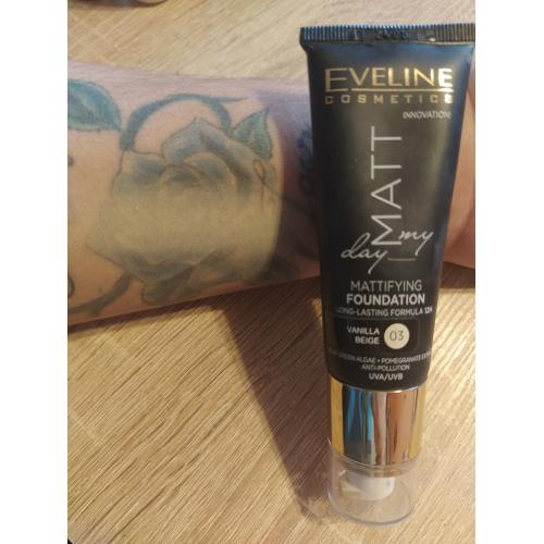 Eveline Cosmetics Matt My Day, Mattifying Foundation Long Lasting Formula 12 H (Długotrwały podkład matujący) - opinie | zdjęcie do recenzji od AnnNowa - 2