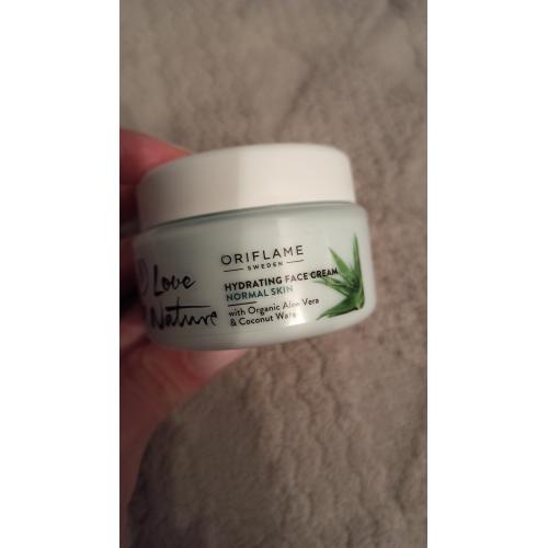 Oriflame Love Nature, Hydrating Face Cream with Organic Aloe Vera & Coconut Water (Nawilżający krem do twarzy z organicznym aloesem i wodą kokosową) - opinie | zdjęcie do recenzji od ciasteczkowapanna - 1