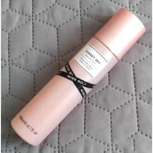 So...? Fragrance Miss So...? Sunset Sky Perfume Mist Peach Bellini & Vanilla Musk (Perfumowana mgiełka do ciała) - opinie | zdjęcie do recenzji od Ariessa