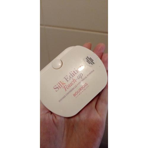 Bourjois Silk Edition, Touch-up Universal Powder (Puder transparentny) - opinie | zdjęcie do recenzji od Karolina7711