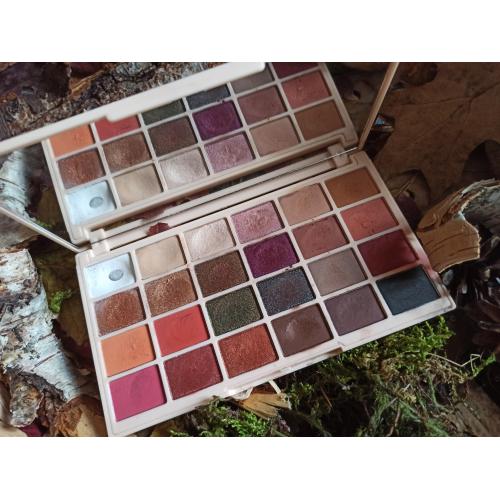 Revolution Beauty (Makeup Revolution) Soph X, Eyeshadow Palette (Paleta 24 cieni do powiek) - opinie | zdjęcie do recenzji od Funfeleq - 3