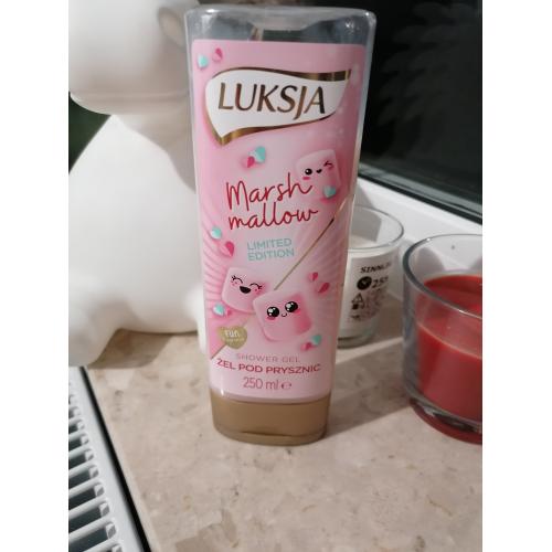 Luksja Marshmallow Shower Gel (Żel pod prysznic o zapachu pianek Marshmallow) - opinie | zdjęcie do recenzji od blondeinbeauty