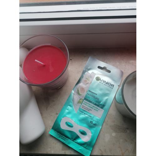 Garnier Moisture + Smoothness, Eye Tissue Mask (Wgładzająca zmarszczki maska na tkaninie pod oczy `Woda kokosowa i kwas hialuronowy`) - opinie | zdjęcie do recenzji od blondeinbeauty