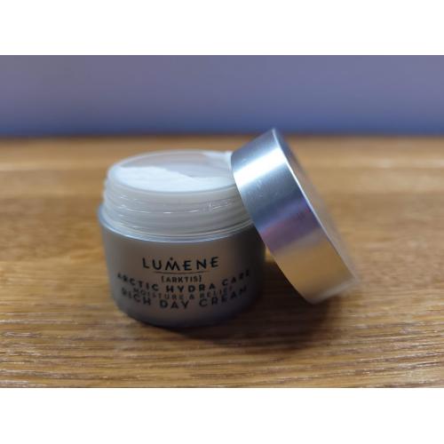 Lumene Arctic Hydra Care, Moisture & Relief  Rich Day Cream (Nawilżająco- łagodzący bogaty krem na dzień) - opinie | zdjęcie do recenzji od Rumcykiewicz