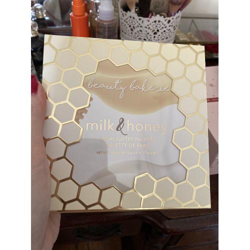 Beauty Bakerie Milk & Honey Highlighting Palette (Paleta konturująca) - opinie | zdjęcie do recenzji od Golden_Texas_Rose - 1