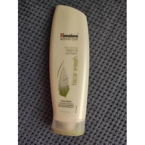 Himalaya Botanique Neem & Turmeric Balancing Face Wash (Normalizujący żel do mycia twarzy) - opinie | zdjęcie do recenzji od Edith14
