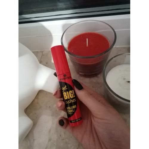 Essence Get BIG Lashes, Volume Curl Mascara (nowa wersja) (Tusz do rzęs pogrubiający i podkręcający) - opinie | zdjęcie do recenzji od blondeinbeauty