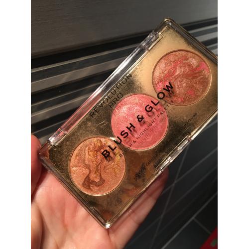 Revolution Pro Pro Blush & Glow Palette (Paleta do makijażu) - opinie | zdjęcie do recenzji od MartaSowka - 4