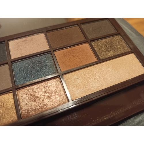 I Heart Revolution Salted Caramel Shadow Palette (Paleta 16 cieni do powiek) - opinie | zdjęcie do recenzji od arwena22 - 4