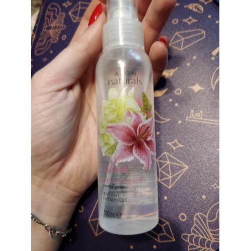 Avon Naturals, Lily & Gardenia Scented Spritz (Mgiełka do ciała `Lilia i Gardenia`) - opinie | zdjęcie do recenzji od Paula9595p