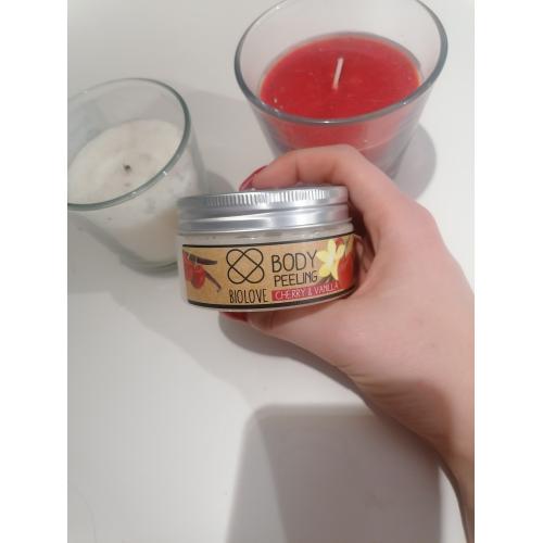 Biolove Cherry & Vanilla, Body Scrub (Peeling do ciała `Wiśnia - wanilia`) - opinie | zdjęcie do recenzji od blondeinbeauty