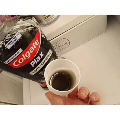 Colgate Plax White + Charcoal Mouthwash (Płyn do płukania jamy ustnej) - opinie | zdjęcie do recenzji od Moniula93 - 2