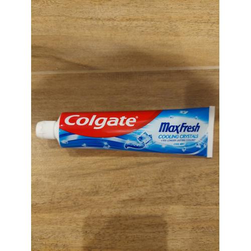 Colgate Max Fresh Cool Mint, Toothpaste with Cooling Crystals (Pasta do zębów `Mocna mięta`) - opinie | zdjęcie do recenzji od Lukrecja63
