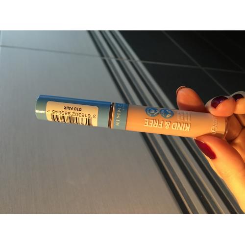 Rimmel Kind & Free, Hydrating Concealer (Nawilżający korektor) - opinie | zdjęcie do recenzji od MartaSowka - 3