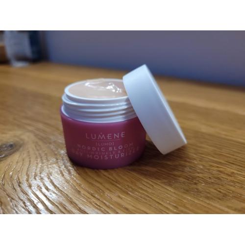 Lumene [Lumo] Nordic Bloom,  Anti-wrinkle & Firm Day Moisturizer (Przeciwzmarszczkowo-ujędrniający krem na dzień) - opinie | zdjęcie do recenzji od Rumcykiewicz