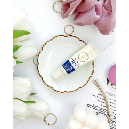 Eveline Cosmetics Egyptian Miracle, Regenerująco-kojący balsam-opatrunek do ust - opinie | zdjęcie do recenzji od Ania_poprostuAnia