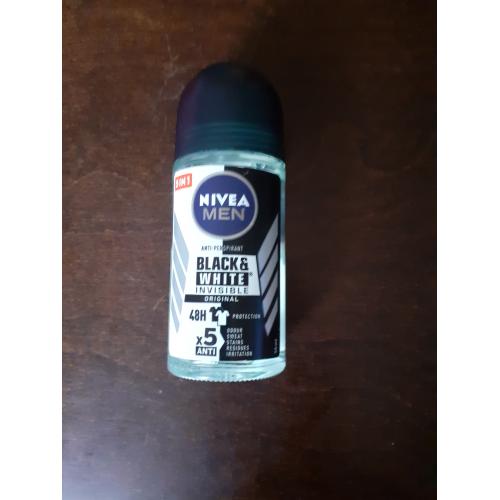 Nivea Men, Black & White Invisible Original Anti-perspirant Roll-on (Antyperspirant w kulce dla mężczyzn) - opinie | zdjęcie do recenzji od Anika34051