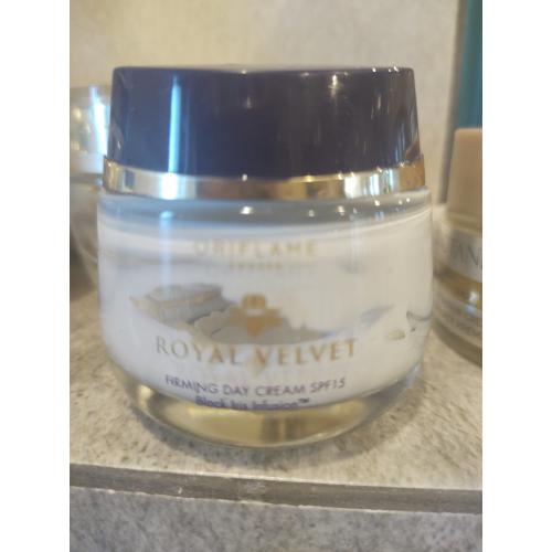 Oriflame Royal Velvet, Firming Day Cream SPF15 (Ujędrniający krem na dzień) - opinie | zdjęcie do recenzji od Ewunia20