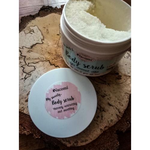 Nacomi The Sweetest Body Scrub Light Coconut Cake (Peeling do ciała `Lekki kokosowy tort`) - opinie | zdjęcie do recenzji od Nathaliee85