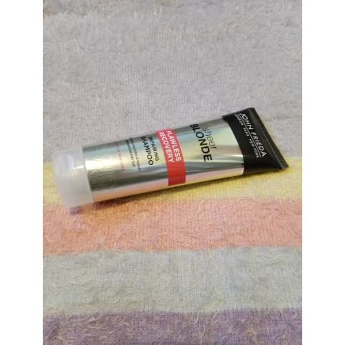 John Frieda Sheer Blonde, Flawless Recovery Repairing Shampoo (Szampon wzmacniający do włosów blond) - opinie | zdjęcie do recenzji od Owocowysad