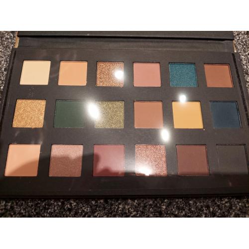 Eveline Cosmetics Variete Eyeshadow Palette (Paleta 18 cieni do powiek) - opinie | zdjęcie do recenzji od Lukrecja63 - 1