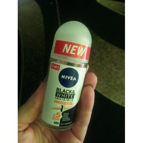 Nivea Black & White Invisible Ultimate Impact Anti-perspirant Roll-on 48h (Antyperspirant w kulce) - opinie | zdjęcie do recenzji od Wiola435
