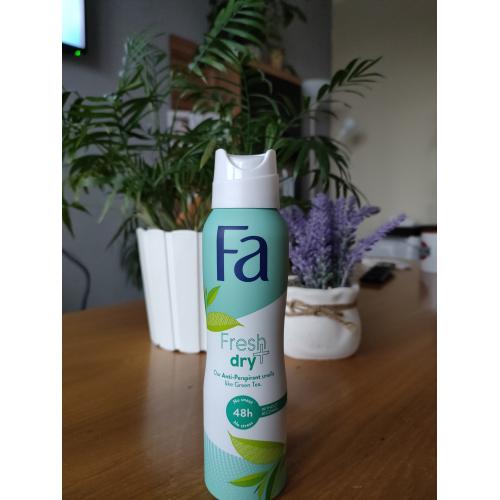 Fa Fresh & Dry, Green Tea, Deodorant Spray (Antyperspirant w sprayu `Zielona Herbata` (stara wersja)) - opinie | zdjęcie do recenzji od HappyLady95