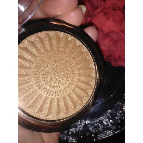 Revers Cosmetics Bronze & Shimmer, Bronzing Powder (Puder brązująco – rozświetlający) - opinie | zdjęcie do recenzji od Mojerecenzje - 2