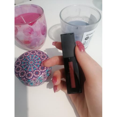 Revolution Pro Supreme Matte, Lip Pigment (Matowa szminka w płynie) - opinie | zdjęcie do recenzji od blondeinbeauty